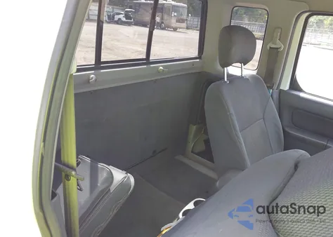 2001 Nissan Frontier Xe-V6 z USA, uszkodzony, nr VIN 1N6ED26Y61C393275